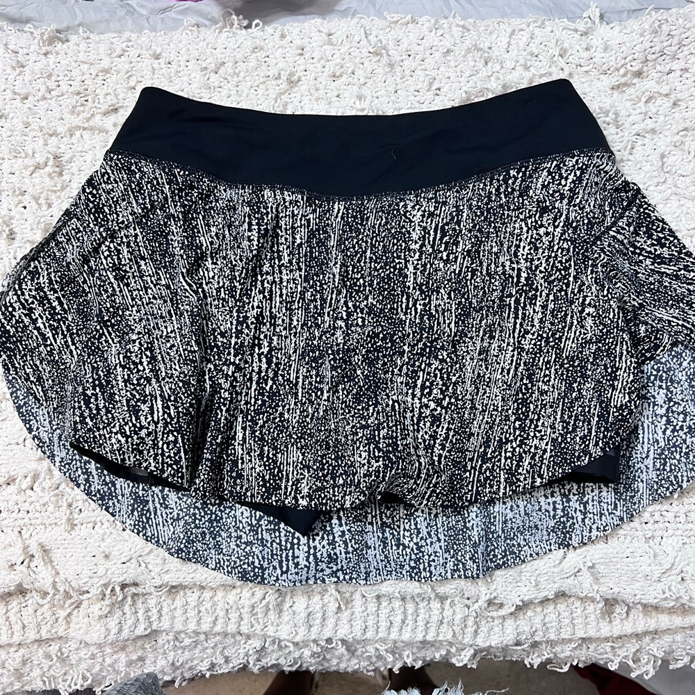 lululemon black and white skirt